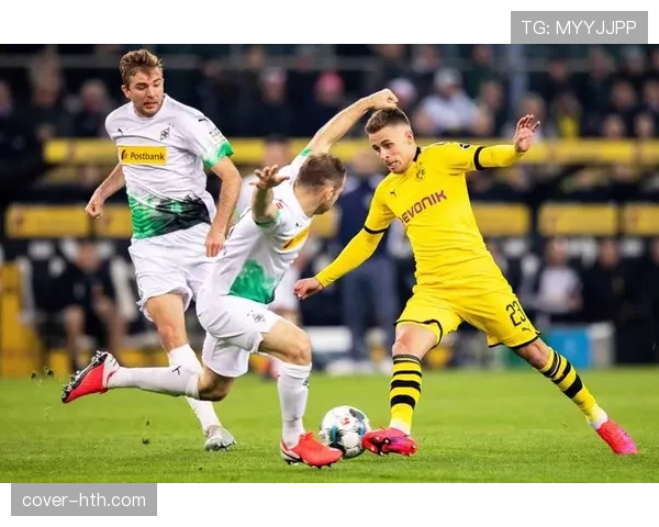 阿克边后卫表现出色，助力球队稳固防线