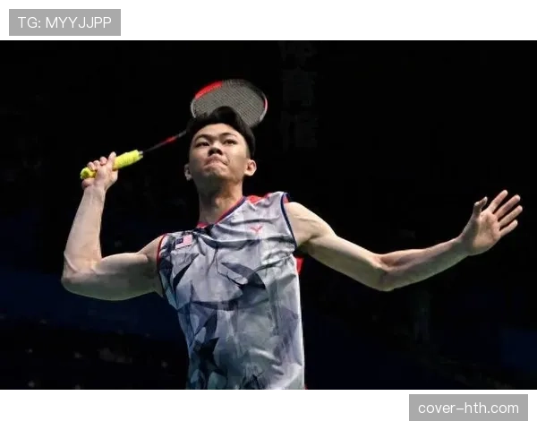 李梓嘉练球到半夜，隔壁都怀疑他搬了羽毛球馆来家里了？