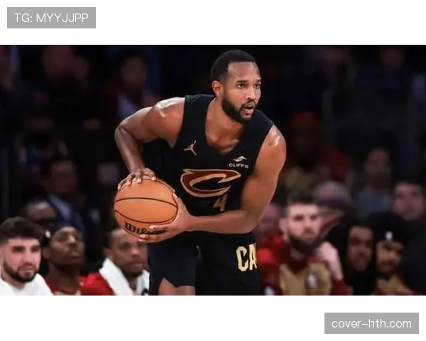 埃文·莫布里挡拆吸引防守助骑士内线效率显著提升